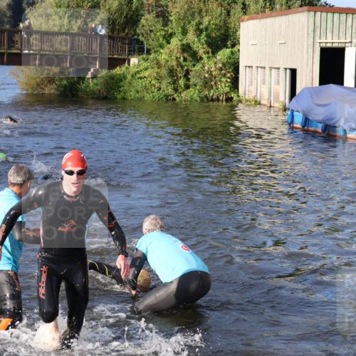 31.08.2025 - Elbe Triathlon Hamburg Luisa Fischer http://msf.ph/oto/8671303 31.08.2025 08:30:17 Schwimmen 187, 242 meine-sportfotos.de