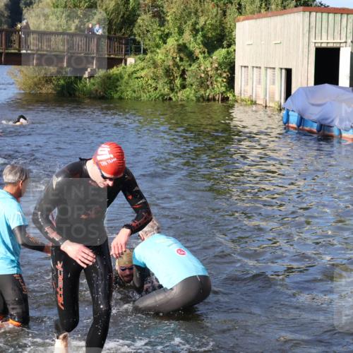 31.08.2025 - Elbe Triathlon Hamburg Luisa Fischer http://msf.ph/oto/8671308 31.08.2025 08:30:17 Schwimmen 187, 242 meine-sportfotos.de