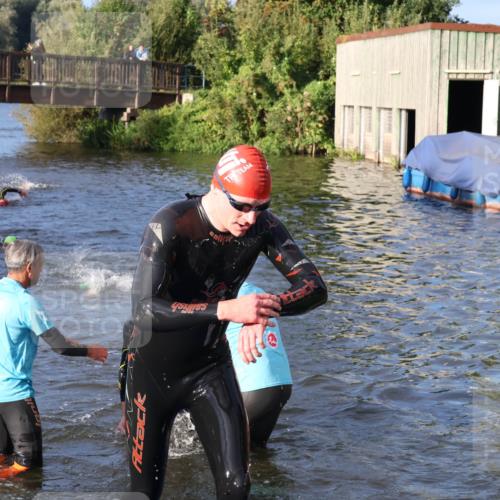 31.08.2025 - Elbe Triathlon Hamburg Luisa Fischer http://msf.ph/oto/8671314 31.08.2025 08:30:18 Schwimmen 187, 242 meine-sportfotos.de