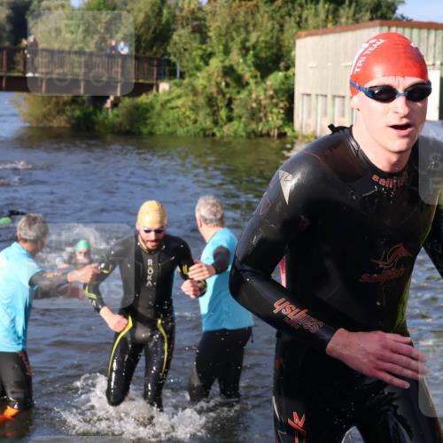 31.08.2025 - Elbe Triathlon Hamburg Luisa Fischer http://msf.ph/oto/8671318 31.08.2025 08:30:19 Schwimmen 187, 223, 242 meine-sportfotos.de