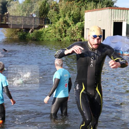 31.08.2025 - Elbe Triathlon Hamburg Luisa Fischer http://msf.ph/oto/8671333 31.08.2025 08:30:20 Schwimmen 187, 223, 242 meine-sportfotos.de
