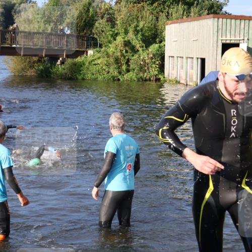 31.08.2025 - Elbe Triathlon Hamburg Luisa Fischer http://msf.ph/oto/8671334 31.08.2025 08:30:21 Schwimmen 187, 223, 242 meine-sportfotos.de