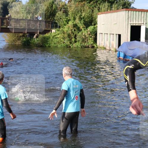31.08.2025 - Elbe Triathlon Hamburg Luisa Fischer http://msf.ph/oto/8671336 31.08.2025 08:30:21 Schwimmen 187, 223, 242 meine-sportfotos.de