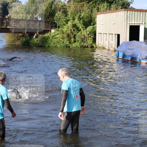 31.08.2025 - Elbe Triathlon Hamburg Luisa Fischer http://msf.ph/oto/8671339 31.08.2025 08:30:21 Schwimmen 187, 223, 242 meine-sportfotos.de