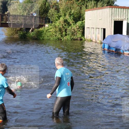 31.08.2025 - Elbe Triathlon Hamburg Luisa Fischer http://msf.ph/oto/8671341 31.08.2025 08:30:22 Schwimmen 187, 223, 242 meine-sportfotos.de