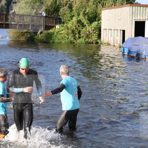 31.08.2025 - Elbe Triathlon Hamburg Luisa Fischer http://msf.ph/oto/8671345 31.08.2025 08:30:28 Schwimmen 220, 223 meine-sportfotos.de