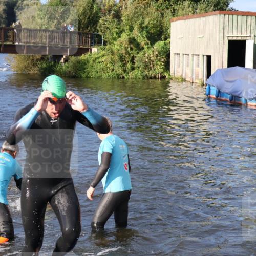 31.08.2025 - Elbe Triathlon Hamburg Luisa Fischer http://msf.ph/oto/8671357 31.08.2025 08:30:29 Schwimmen 220, 223 meine-sportfotos.de