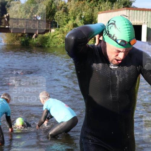 31.08.2025 - Elbe Triathlon Hamburg Luisa Fischer http://msf.ph/oto/8671365 31.08.2025 08:30:30 Schwimmen 220, 223 meine-sportfotos.de