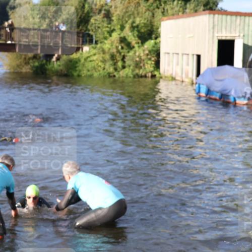 31.08.2025 - Elbe Triathlon Hamburg Luisa Fischer http://msf.ph/oto/8671366 31.08.2025 08:30:30 Schwimmen 220, 223 meine-sportfotos.de