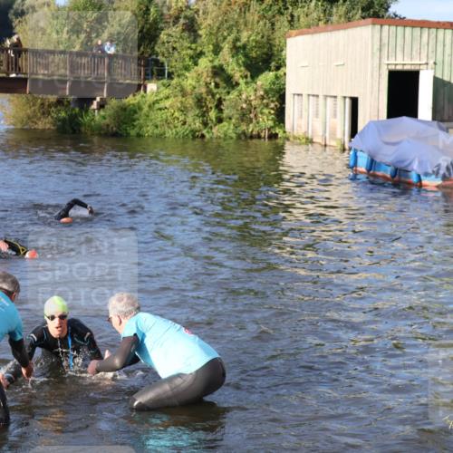 31.08.2025 - Elbe Triathlon Hamburg Luisa Fischer http://msf.ph/oto/8671369 31.08.2025 08:30:31 Schwimmen 220, 223 meine-sportfotos.de