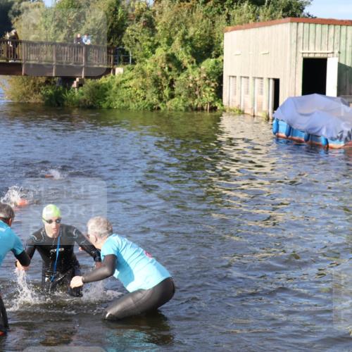 31.08.2025 - Elbe Triathlon Hamburg Luisa Fischer http://msf.ph/oto/8671371 31.08.2025 08:30:31 Schwimmen 220, 223 meine-sportfotos.de