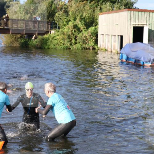 31.08.2025 - Elbe Triathlon Hamburg Luisa Fischer http://msf.ph/oto/8671373 31.08.2025 08:30:31 Schwimmen 220, 223 meine-sportfotos.de