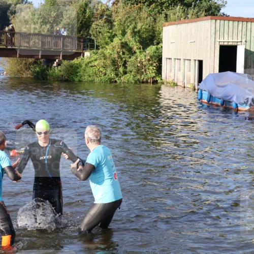 31.08.2025 - Elbe Triathlon Hamburg Luisa Fischer http://msf.ph/oto/8671378 31.08.2025 08:30:32 Schwimmen 191, 220, 223 meine-sportfotos.de