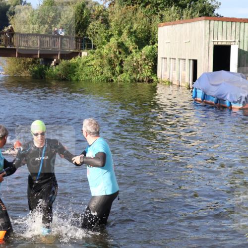 31.08.2025 - Elbe Triathlon Hamburg Luisa Fischer http://msf.ph/oto/8671381 31.08.2025 08:30:32 Schwimmen 191, 220, 223 meine-sportfotos.de