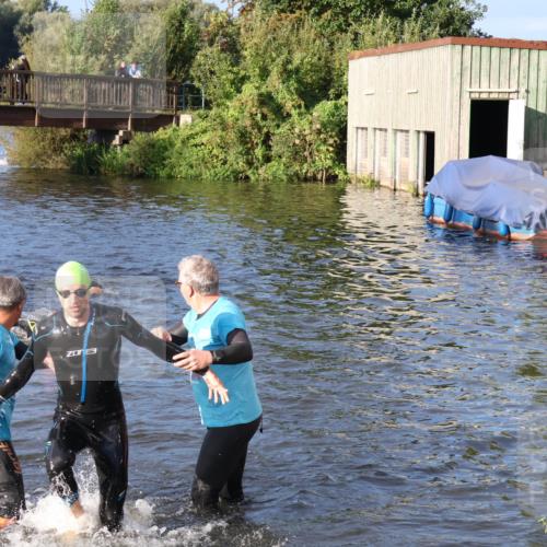 31.08.2025 - Elbe Triathlon Hamburg Luisa Fischer http://msf.ph/oto/8671383 31.08.2025 08:30:32 Schwimmen 191, 220, 223 meine-sportfotos.de