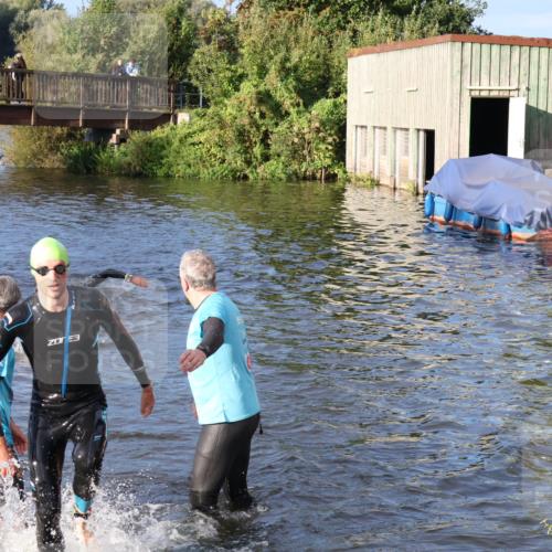 31.08.2025 - Elbe Triathlon Hamburg Luisa Fischer http://msf.ph/oto/8671385 31.08.2025 08:30:33 Schwimmen 191, 220, 223 meine-sportfotos.de
