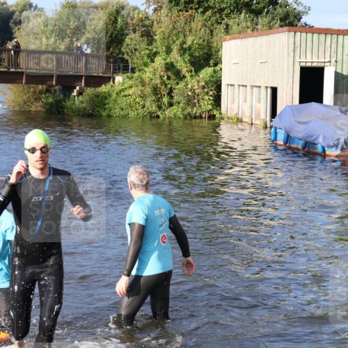 31.08.2025 - Elbe Triathlon Hamburg Luisa Fischer http://msf.ph/oto/8671387 31.08.2025 08:30:33 Schwimmen 191, 220, 223 meine-sportfotos.de