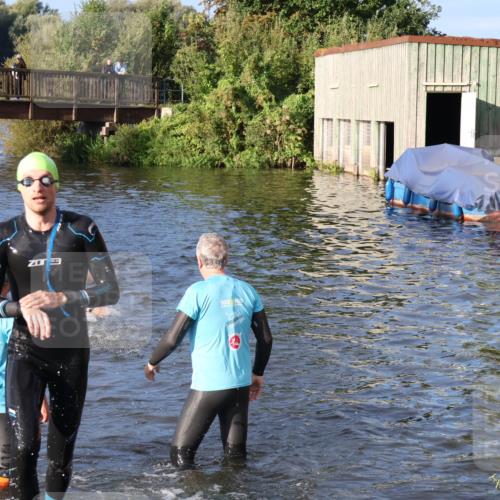 31.08.2025 - Elbe Triathlon Hamburg Luisa Fischer http://msf.ph/oto/8671390 31.08.2025 08:30:33 Schwimmen 191, 220, 223 meine-sportfotos.de