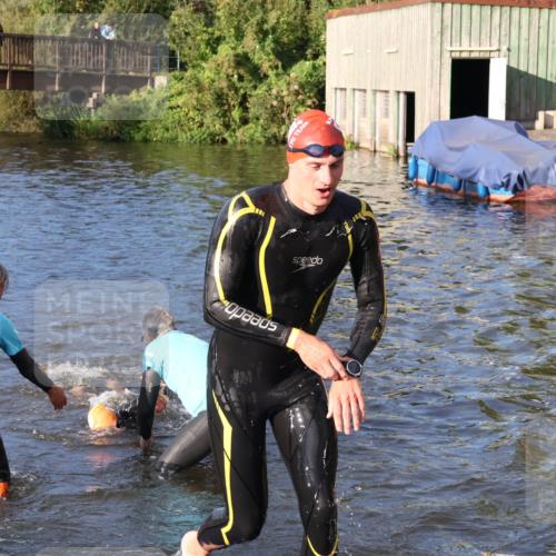 31.08.2025 - Elbe Triathlon Hamburg Luisa Fischer http://msf.ph/oto/8671424 31.08.2025 08:30:42 Schwimmen 191, 230 meine-sportfotos.de