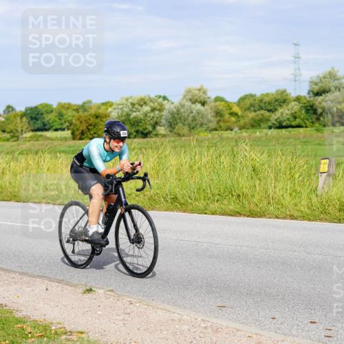 31.08.2025 - Elbe Triathlon Hamburg Michael Burmester http://msf.ph/oto/8671450 31.08.2025 10:03:01 Radfahren 428, 495, 588, 618, 696, 739, 834, 850 meine-sportfotos.de