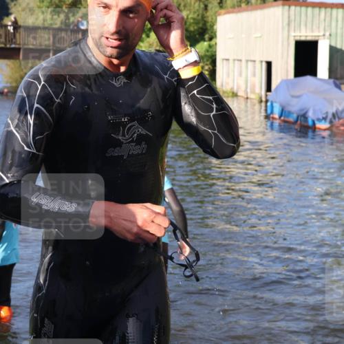 31.08.2025 - Elbe Triathlon Hamburg Luisa Fischer http://msf.ph/oto/8671466 31.08.2025 08:30:48 Schwimmen 230 meine-sportfotos.de