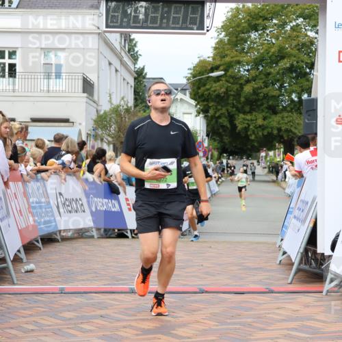 31.08.2025 - 21. Blankeneser Heldenlauf Strokosch-Dieckow http://msf.ph/oto/8671475 31.08.2025 10:53:18 Ziel 3371, 3636, 3272 meine-sportfotos.de