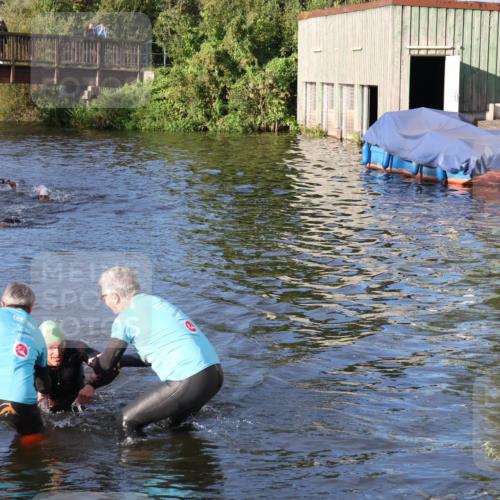 31.08.2025 - Elbe Triathlon Hamburg Luisa Fischer http://msf.ph/oto/8671490 31.08.2025 08:31:19 Schwimmen 219 meine-sportfotos.de