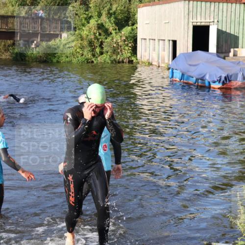 31.08.2025 - Elbe Triathlon Hamburg Luisa Fischer http://msf.ph/oto/8671507 31.08.2025 08:31:22 Schwimmen 219 meine-sportfotos.de