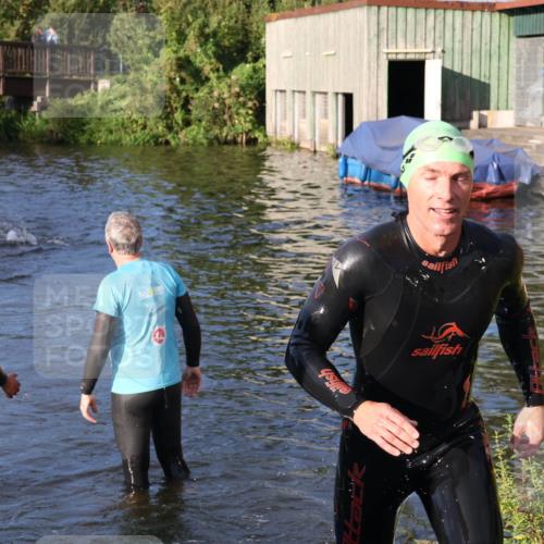 31.08.2025 - Elbe Triathlon Hamburg Luisa Fischer http://msf.ph/oto/8671516 31.08.2025 08:31:23 Schwimmen 219 meine-sportfotos.de