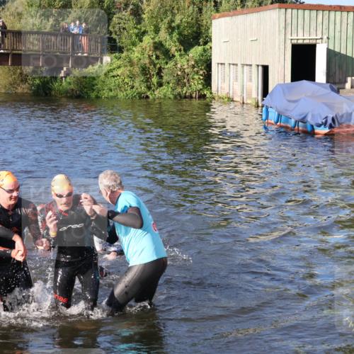 31.08.2025 - Elbe Triathlon Hamburg Luisa Fischer http://msf.ph/oto/8671531 31.08.2025 08:31:35 Schwimmen 169, 180, 189, 208, 211, 227 meine-sportfotos.de