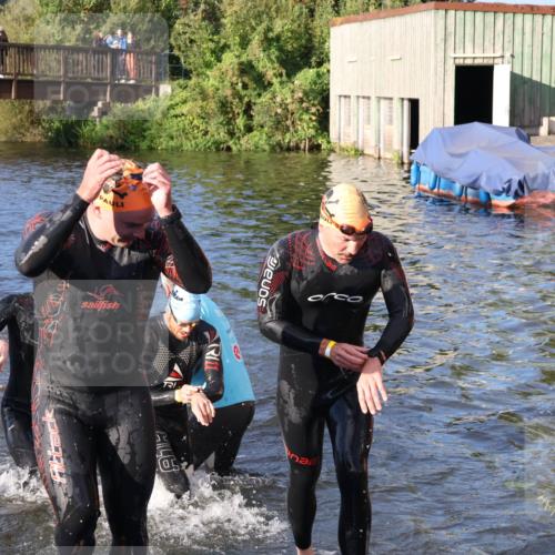 31.08.2025 - Elbe Triathlon Hamburg Luisa Fischer http://msf.ph/oto/8671551 31.08.2025 08:31:37 Schwimmen 169, 180, 189, 208, 211, 227 meine-sportfotos.de