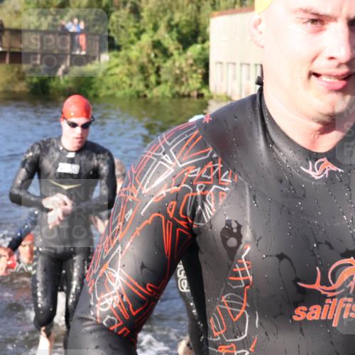 31.08.2025 - Elbe Triathlon Hamburg Luisa Fischer http://msf.ph/oto/8671567 31.08.2025 08:31:39 Schwimmen 169, 180, 189, 207, 208, 211, 227 meine-sportfotos.de