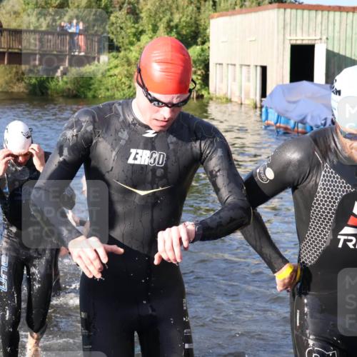 31.08.2025 - Elbe Triathlon Hamburg Luisa Fischer http://msf.ph/oto/8671580 31.08.2025 08:31:40 Schwimmen 169, 180, 189, 207, 208, 211, 227 meine-sportfotos.de