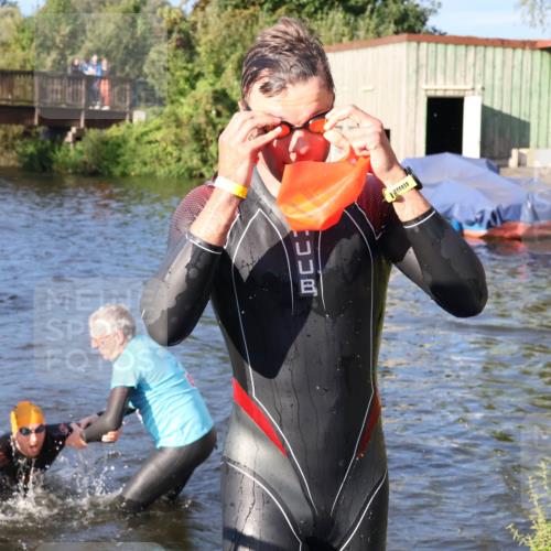 31.08.2025 - Elbe Triathlon Hamburg Luisa Fischer http://msf.ph/oto/8671592 31.08.2025 08:31:44 Schwimmen 182, 189, 207, 208, 211, 227 meine-sportfotos.de