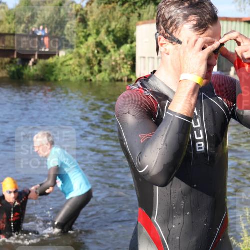 31.08.2025 - Elbe Triathlon Hamburg Luisa Fischer http://msf.ph/oto/8671593 31.08.2025 08:31:44 Schwimmen 182, 189, 207, 208, 211, 227 meine-sportfotos.de