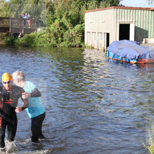 31.08.2025 - Elbe Triathlon Hamburg Luisa Fischer http://msf.ph/oto/8671605 31.08.2025 08:31:45 Schwimmen 182, 189, 207, 227 meine-sportfotos.de