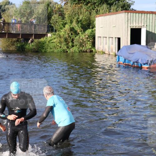 31.08.2025 - Elbe Triathlon Hamburg Luisa Fischer http://msf.ph/oto/8671641 31.08.2025 08:31:53 Schwimmen 182, 216 meine-sportfotos.de