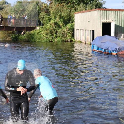 31.08.2025 - Elbe Triathlon Hamburg Luisa Fischer http://msf.ph/oto/8671644 31.08.2025 08:31:53 Schwimmen 182, 216 meine-sportfotos.de