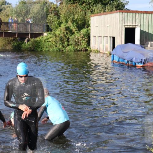31.08.2025 - Elbe Triathlon Hamburg Luisa Fischer http://msf.ph/oto/8671649 31.08.2025 08:31:54 Schwimmen 182, 216 meine-sportfotos.de