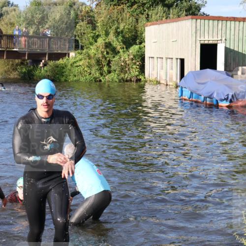 31.08.2025 - Elbe Triathlon Hamburg Luisa Fischer http://msf.ph/oto/8671652 31.08.2025 08:31:54 Schwimmen 182, 216 meine-sportfotos.de