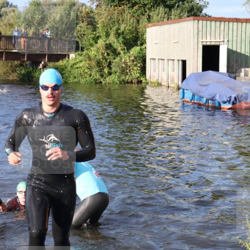 31.08.2025 - Elbe Triathlon Hamburg Luisa Fischer http://msf.ph/oto/8671654 31.08.2025 08:31:54 Schwimmen 182, 216 meine-sportfotos.de