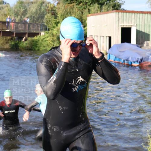 31.08.2025 - Elbe Triathlon Hamburg Luisa Fischer http://msf.ph/oto/8671661 31.08.2025 08:31:55 Schwimmen 182, 216 meine-sportfotos.de