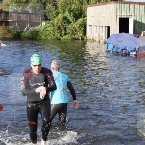 31.08.2025 - Elbe Triathlon Hamburg Luisa Fischer http://msf.ph/oto/8671673 31.08.2025 08:31:57 Schwimmen 182, 216 meine-sportfotos.de