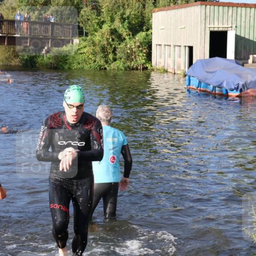31.08.2025 - Elbe Triathlon Hamburg Luisa Fischer http://msf.ph/oto/8671675 31.08.2025 08:31:58 Schwimmen 182, 216 meine-sportfotos.de