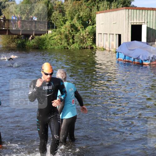 31.08.2025 - Elbe Triathlon Hamburg Luisa Fischer http://msf.ph/oto/8671711 31.08.2025 08:32:10 Schwimmen 166, 185 meine-sportfotos.de