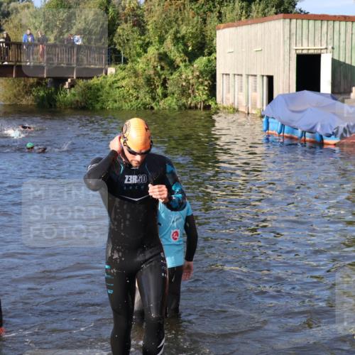 31.08.2025 - Elbe Triathlon Hamburg Luisa Fischer http://msf.ph/oto/8671715 31.08.2025 08:32:10 Schwimmen 166, 185 meine-sportfotos.de