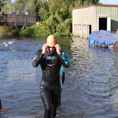 31.08.2025 - Elbe Triathlon Hamburg Luisa Fischer http://msf.ph/oto/8671719 31.08.2025 08:32:11 Schwimmen 166, 185 meine-sportfotos.de