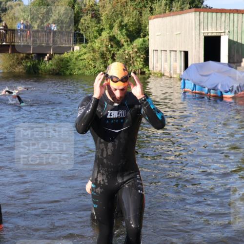 31.08.2025 - Elbe Triathlon Hamburg Luisa Fischer http://msf.ph/oto/8671720 31.08.2025 08:32:11 Schwimmen 166, 185 meine-sportfotos.de