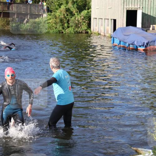 31.08.2025 - Elbe Triathlon Hamburg Luisa Fischer http://msf.ph/oto/8671734 31.08.2025 08:32:17 Schwimmen 185 meine-sportfotos.de