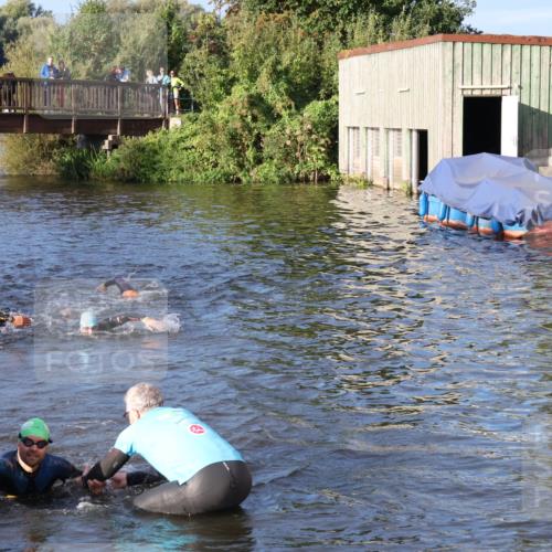 31.08.2025 - Elbe Triathlon Hamburg Luisa Fischer http://msf.ph/oto/8671771 31.08.2025 08:32:30 Schwimmen 225 meine-sportfotos.de